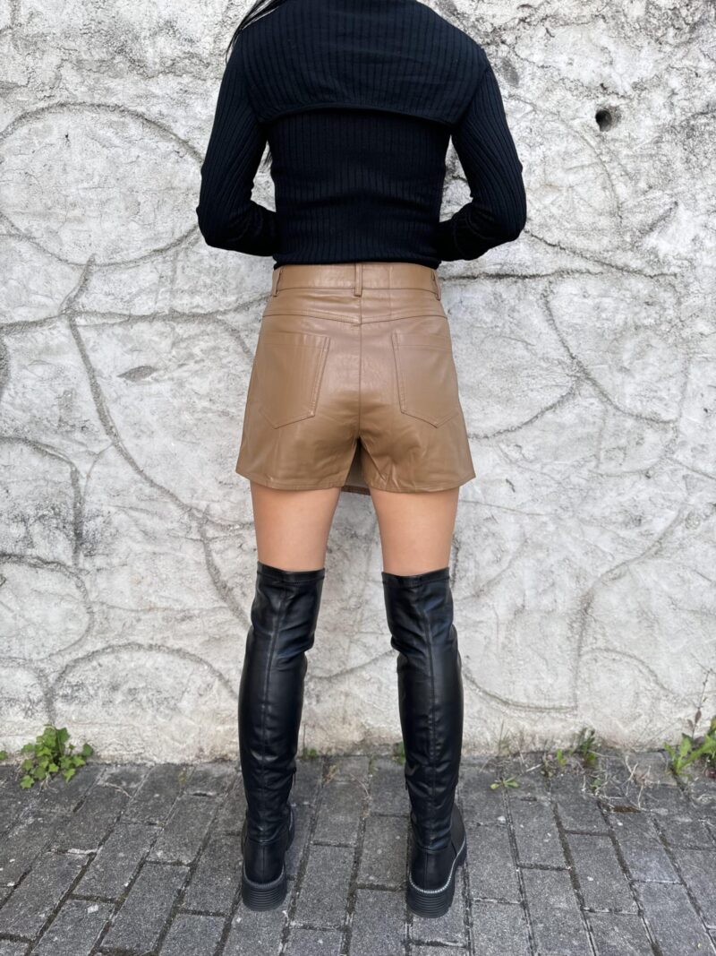 Koženkový skort hnedý - Image 5