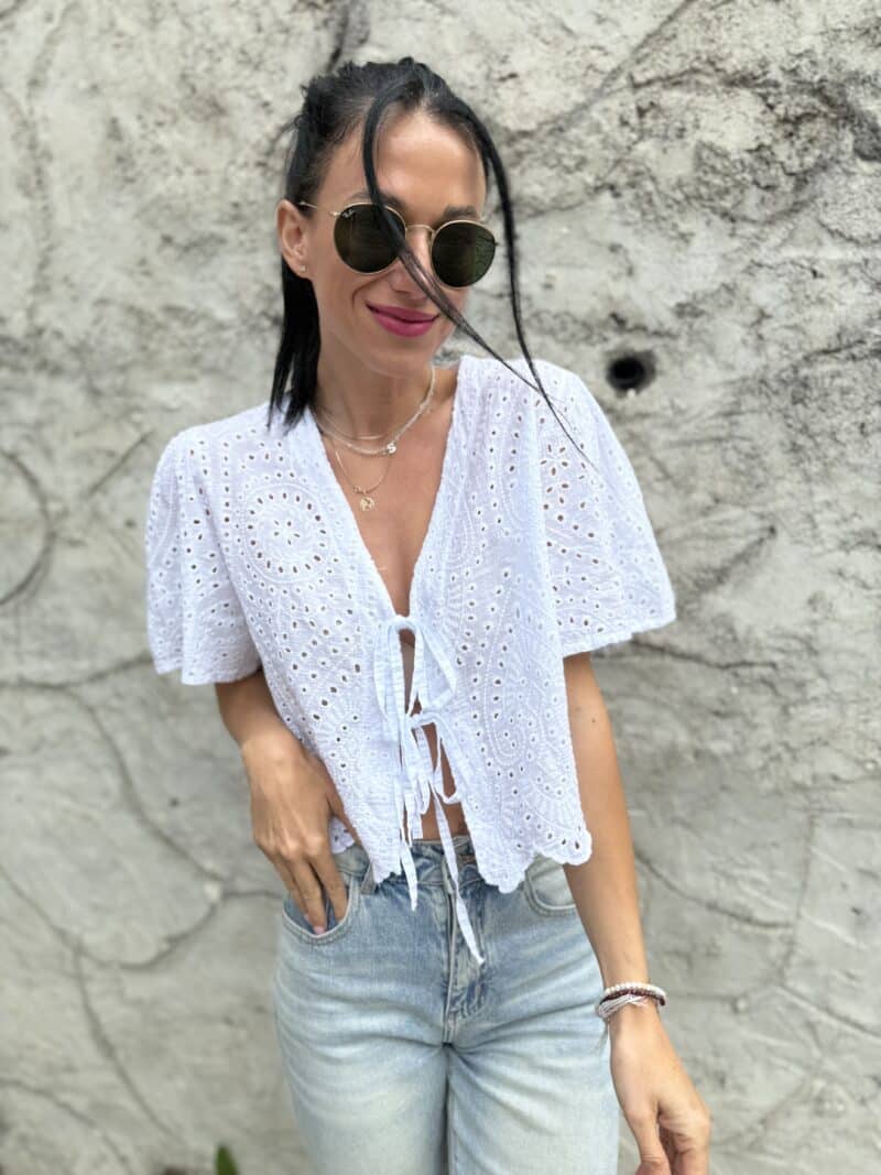 Madeira crop top na viazanie biely