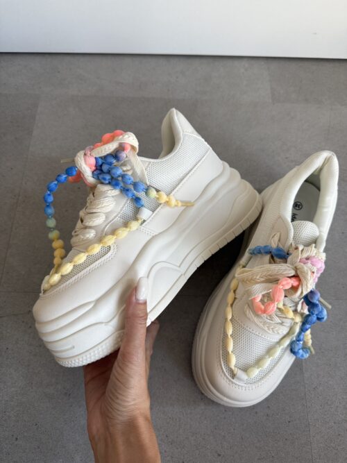 Tenisky s výraznými prvkami