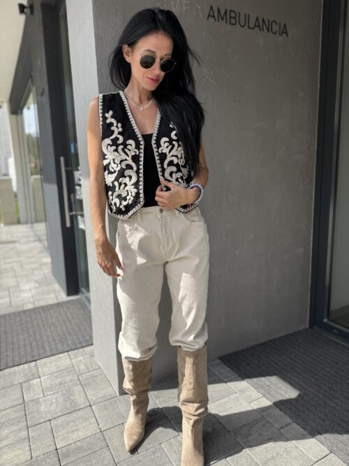 Vyšívaná vesta čierna